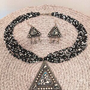 Necklace &Earings Beaded Multi Strand Triangle Pendant Onyx/Quarts Stone Blk/Wht